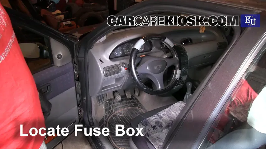 1997 Fiat Punto SX 1.1L 4 Cyl. Fuse (Interior) Check